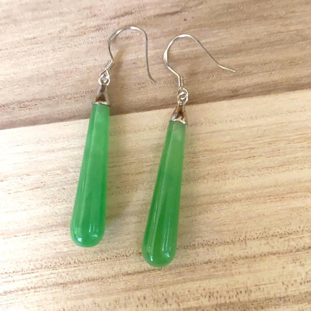 Sterling silver earrings.Natural jade jewelry